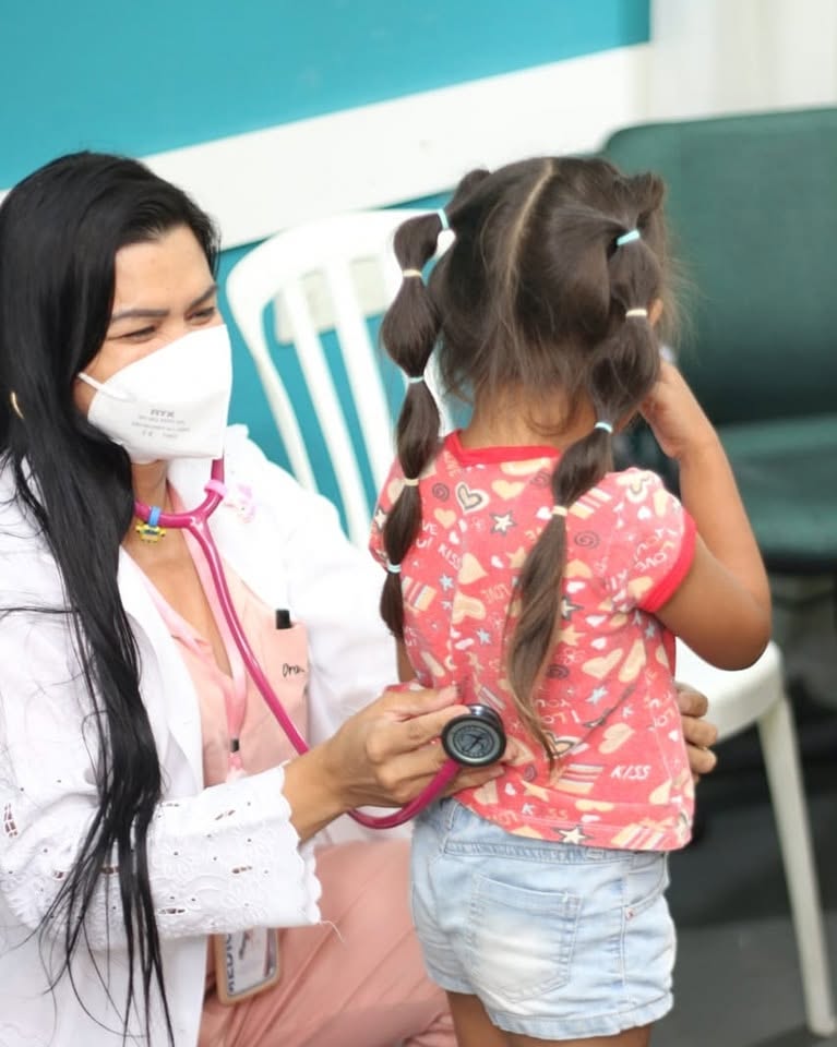 Atención médica para una niña